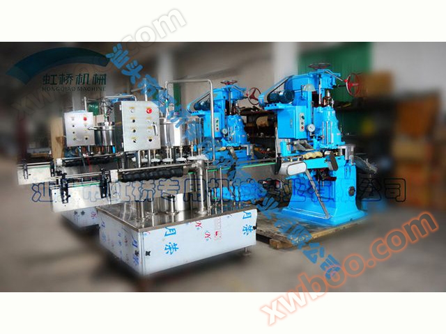 Linea di produzione a vuoto per contenitori quantitativi di liquidi completamente automatica