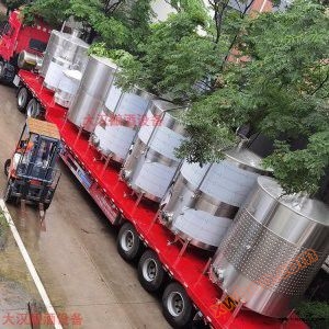 Wine fermentation tank, fruit wine fermentation tank